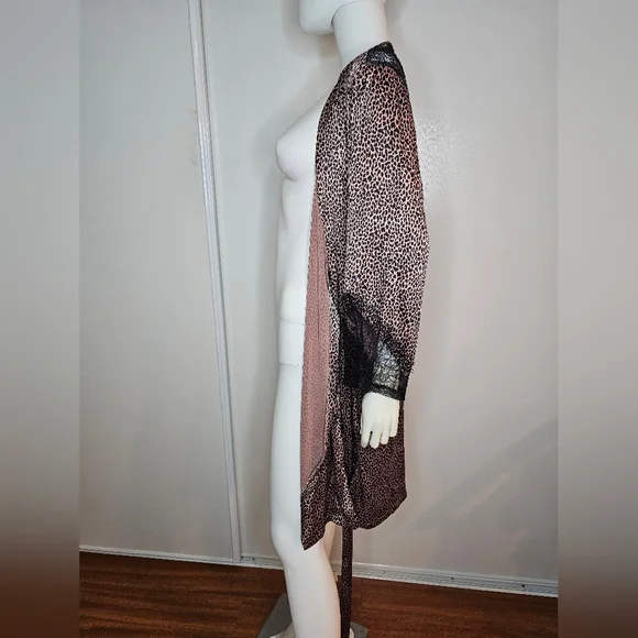 Victoria's Secret Wrap Peekaboo Leopard Print Satin Robe With Lace Size XS - Picture 7 of 14
